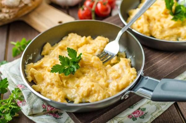 Шеф-кухарі розкрили, як приготувати ідеальну яєчню-бовтанку, уникаючи головної помилки