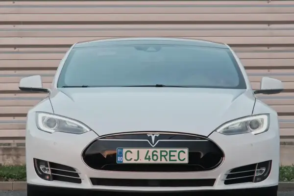 Tesla Model S 2015 року: чи варта вона уваги у 2026? 4 Tesla Model S 2015 року: чи варта вона уваги у 2026? 4