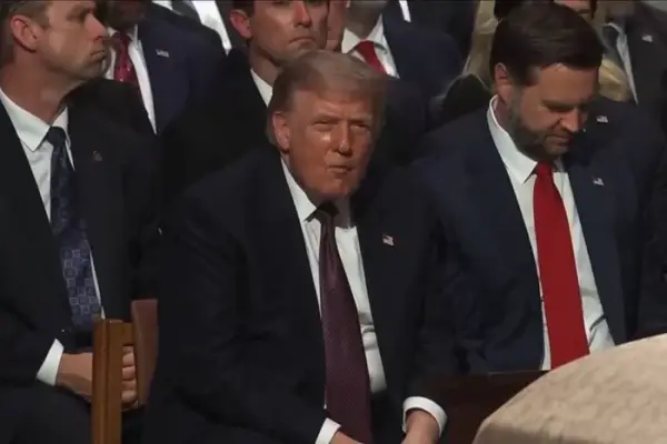Трамп їв цукерки під час прощання з сенатором Грем