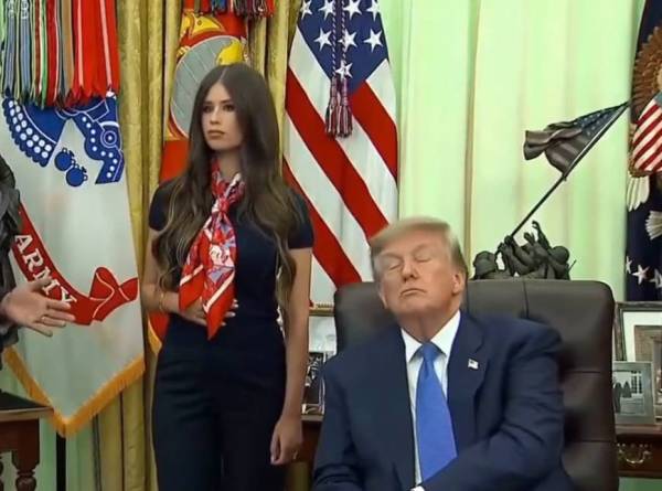 Трамп задрімав на урочистому заході у Білому домі