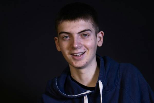 Батько відмовляється від відпустки, доки не виженуть друга племінника, який знущається з його доньки 13 Батько відмовляється від відпустки, доки не виженуть друга племінника, який знущається з його доньки 13