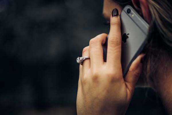 Friend decides to tell best friend’s boyfriend that her 20-year-old girlfriend soft-cheated on him after she didn't tell him herself, now they are back together: 'Her boyfriend said she doesn’t trust me anymore, that’s fine' 61 Friend decides to tell best friend’s boyfriend that her 20-year-old girlfriend soft-cheated on him after she didn't tell him herself, now they are back together: 'Her boyfriend said she doesn’t trust me anymore, that’s fine' 61