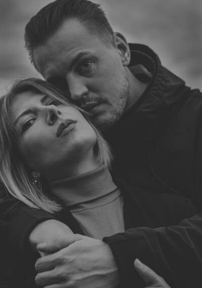 Як нас прив’язують до себе: тонкі грані між коханням та залежністю