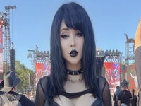 Дрейк вигулює футболку з "Дивовижним Цифровим Цирком" 18