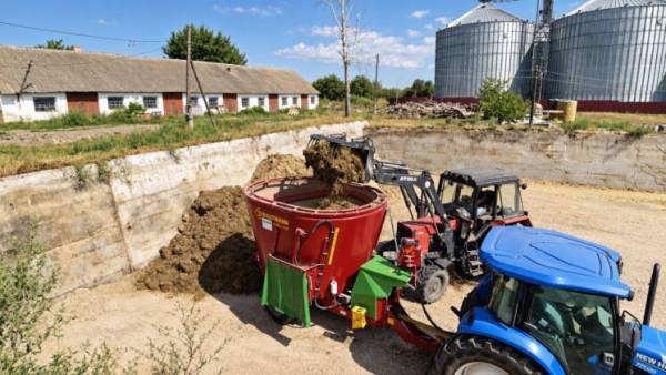 Strautmann Verti-Mix 1251: молочний успіх двох господарств починається з корму 47 Strautmann Verti-Mix 1251: молочний успіх двох господарств починається з корму 47