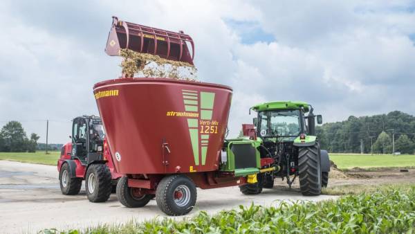 Strautmann Verti-Mix 1251: молочний успіх двох господарств починається з корму 52 Strautmann Verti-Mix 1251: молочний успіх двох господарств починається з корму 52